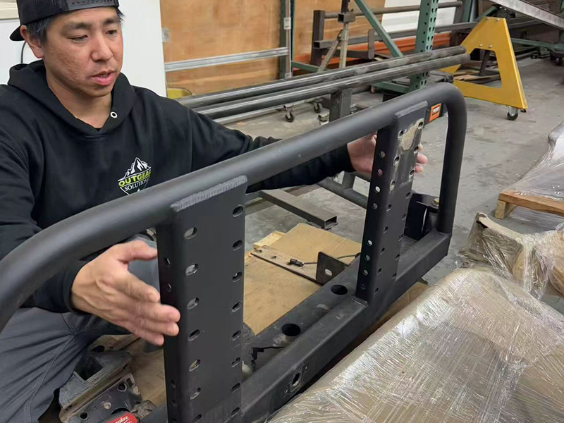 Custom Off-Road Pickup Rear Folding Workbench (OEM/ODM)